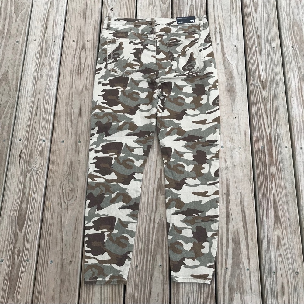Kendall & Kylie Ulta High Rise Camo Jeans - Picture 9 of 10